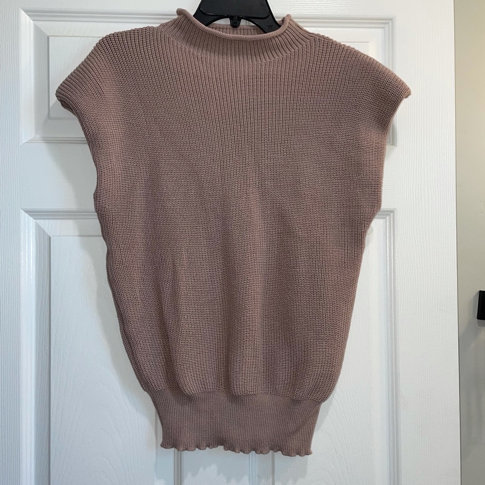 Sweater vest (shoulder pads)